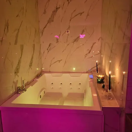 Loveroom Jacuzzi Passion * Nice