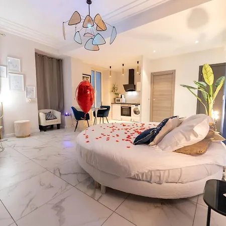 Loveroom Jacuzzi Passion * Nice